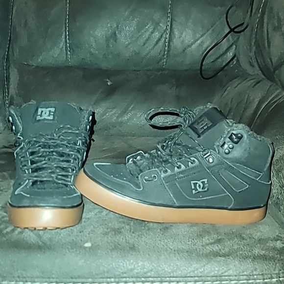 DC shoes - Picture 1 of 7